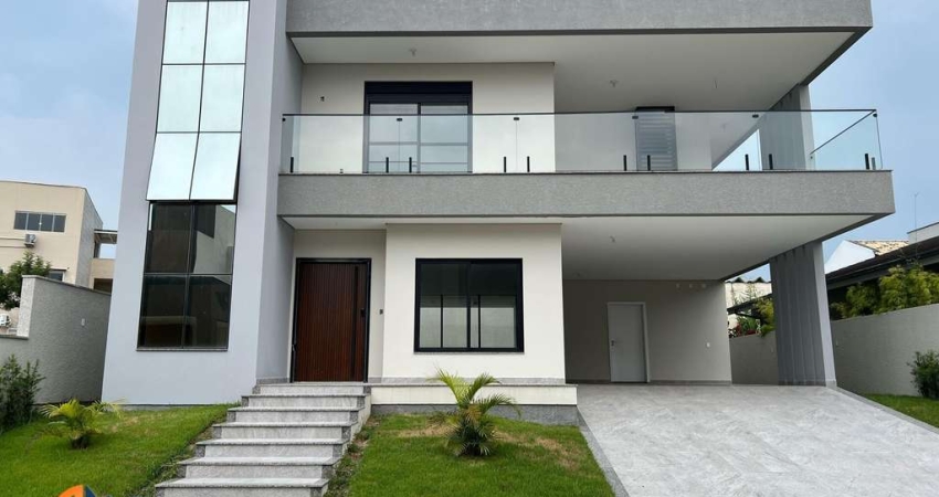 Casa Alto Padrão localizada em Condomínio Fechado na região dos Ingleses!
