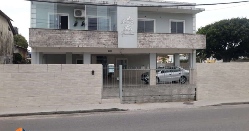 Apartamento mobiliado com 43m² á aproximadamente 2 km da Praia dos Ingleses.