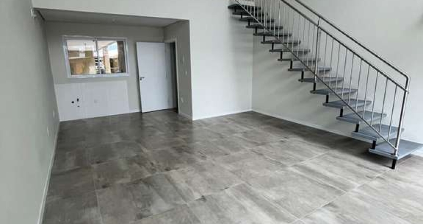 Sala Comercial com 57m² e Mezanino em uma das principais vias do Bairro de Ingleses.