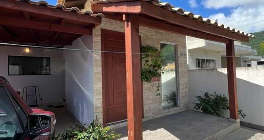 Excelente casa com 03 dormitórios (01 suíte)  no Rio Vermelho