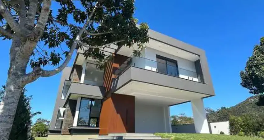 Casa alto padrão - aproximadamente 3 km da praia dos ingleses