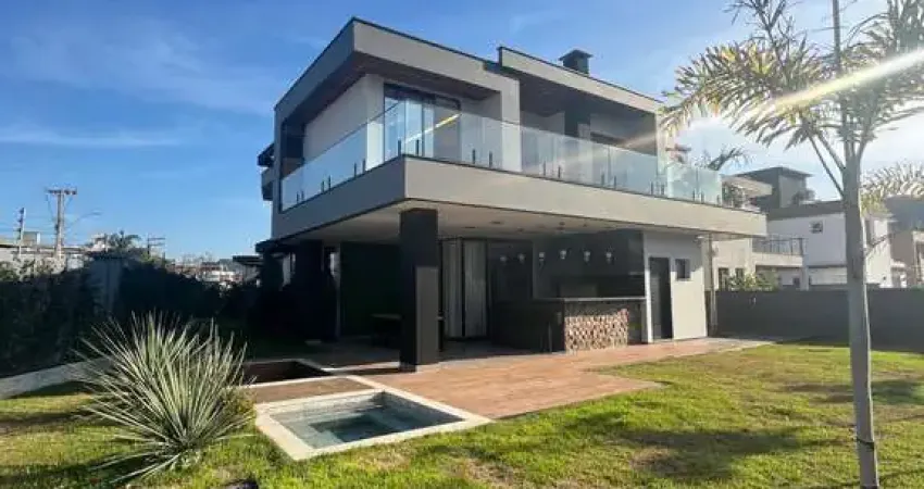 Casa alto padrão em condomínio fechado na praia dos ingleses - aproximadamente 1.7 km da praia