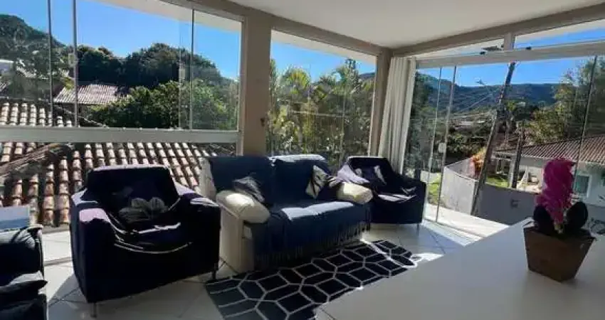 Casa de alvenaria com amplo terreno no bairro rio vermelho/sc - 6 km da praia dos ingleses