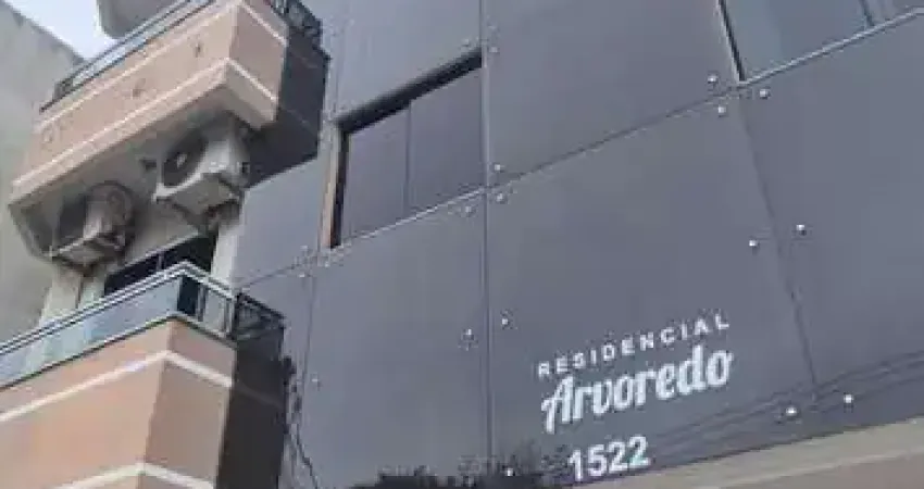 Apartamento padrão com 68m² á aproximadamente 2,5 km da praia dos ingleses