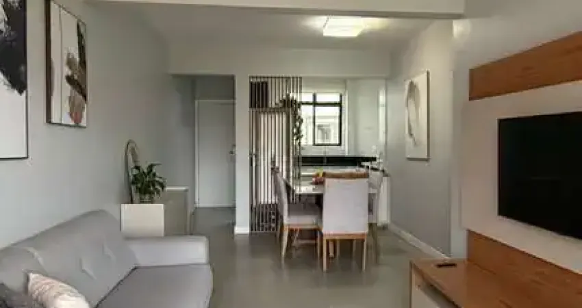 Apartamento mobiliado com vista mar, com 72m2 de area construída, localizado a 50 metros da praia dos ingleses, florianópolis/sc.