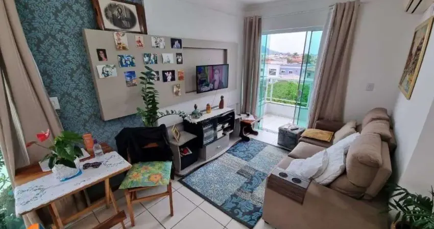 Cobertura semi mobiliada com 168m² á aproximadamente 1,3km da Praia dos Ingleses;