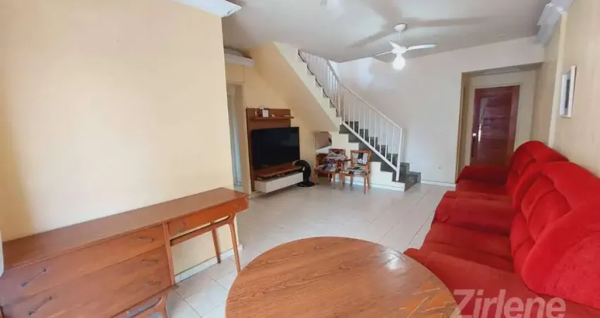 Cobertura duplex com 5 quartos sendo 2 suites na Praia do Morro!