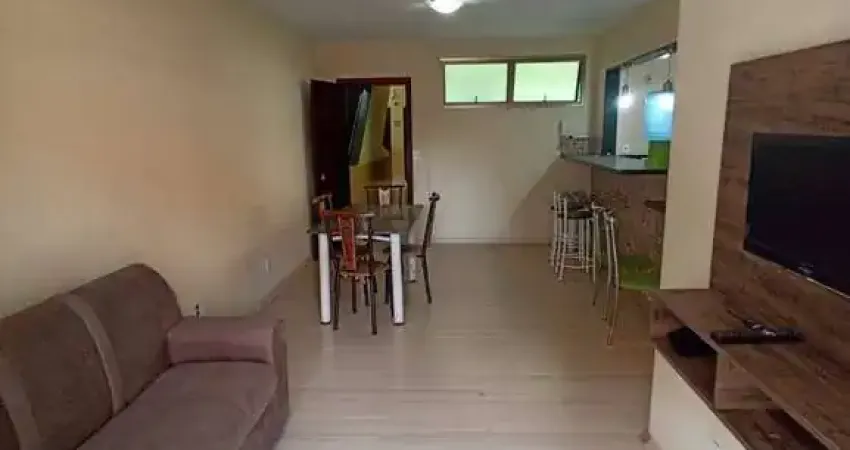 Oportunidade de apartamento frente para avenida. 100 metros da praia.