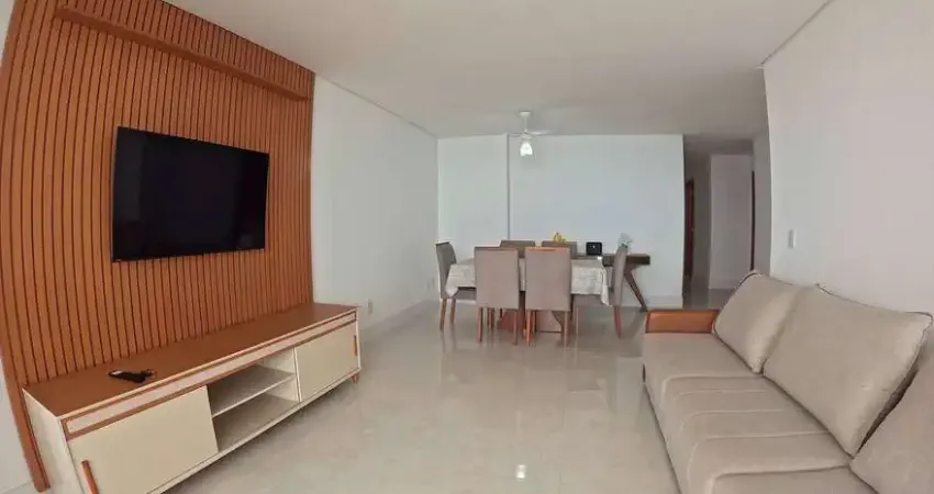 Apartamento alto padrão com 4 suítes à beira-mar, na praia do morro