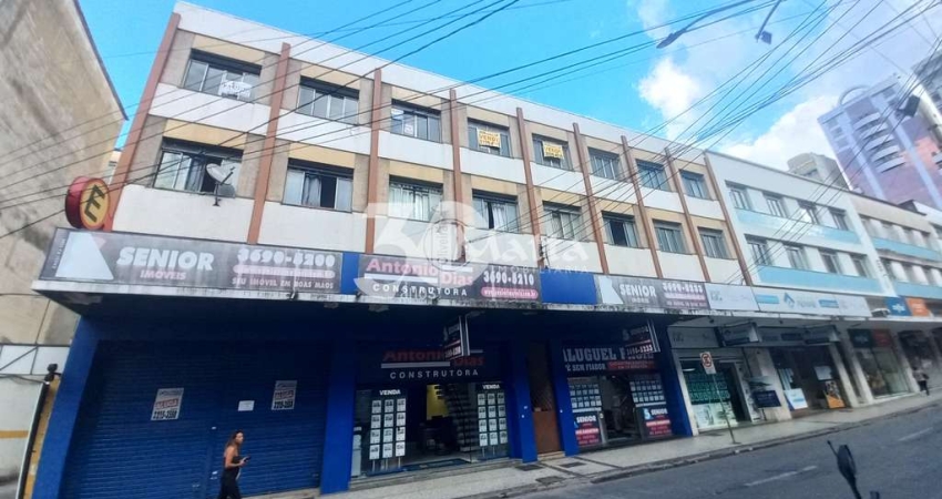 Apartamento com 3 quartos para alugar no Centro, Juiz de Fora 