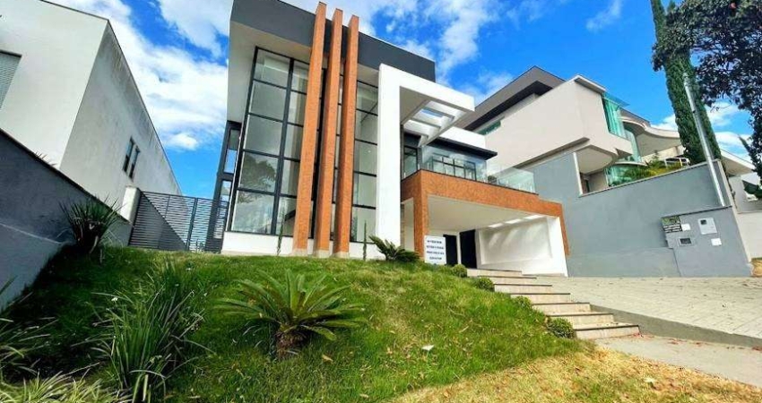 Casa com 4 suítes, no Spina Ville, estuda permuta.