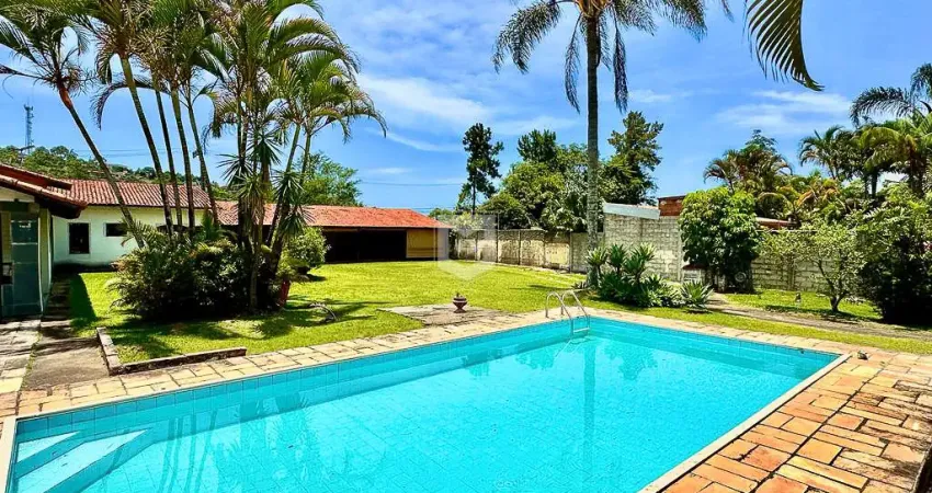 Casa com 3 quartos sendo 1 suíte no Parque Jardim da Serra