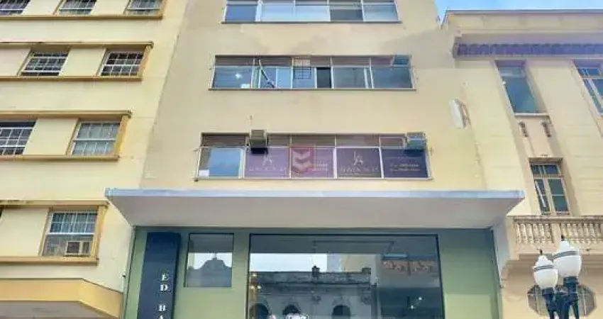 Andar comercial na calçadão da rua halfeld, quase esquina com a avenida rio branco