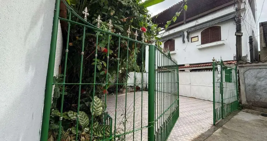Excelente Casa Triplex á venda R$ 350.000,00 - Barro vermelho - São Gonçalo/RJ