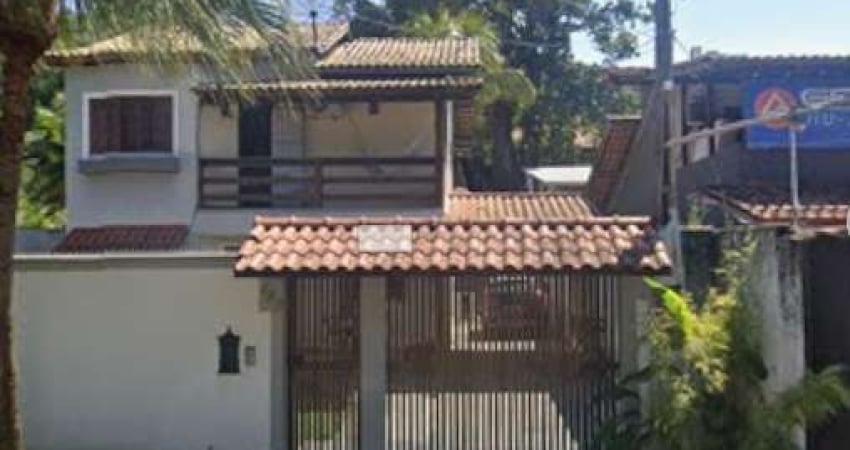 Oportunidade! Casa para alugar por 3.500,00 mês na Região Oceânica