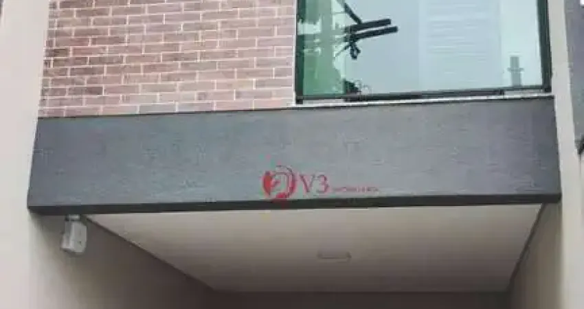 Sobrados na Guilhermina Esperança com 2 dorms, 1 suites 1 lavabo, vaga para 2 carros, sacadas nos quartos principais, churrasqueira.
