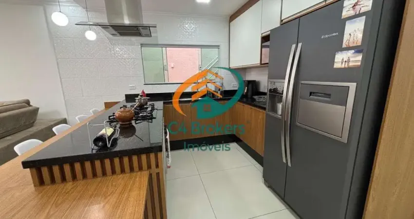 Sobrado a venda na vila galvão, 4 dormitorios sendo 2 suites, com 3 vagas de garagem, piscina e churasqueira.