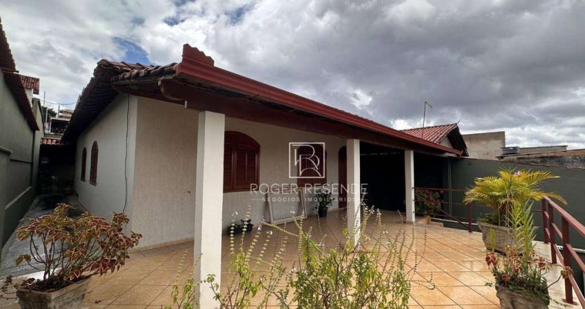 Casa com 4 quartos em lote inteiro no bairro Senhora de Fátima, em Betim