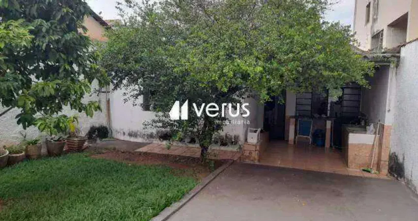 Casa à venda, 4 quartos, 1 suíte, 1 vaga, Centro - Uberlândia/MG