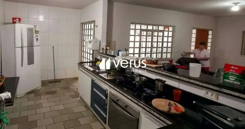 Casa à venda, 3 quartos, 2 vagas, Santa Mônica - Uberlândia/MG