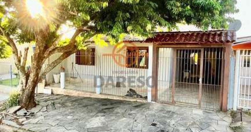 LINDA CASA DE ALVENARIA C/ 3 DORMITÓRIOS EM LOCALIZAÇÃO PRIVILEGIADA