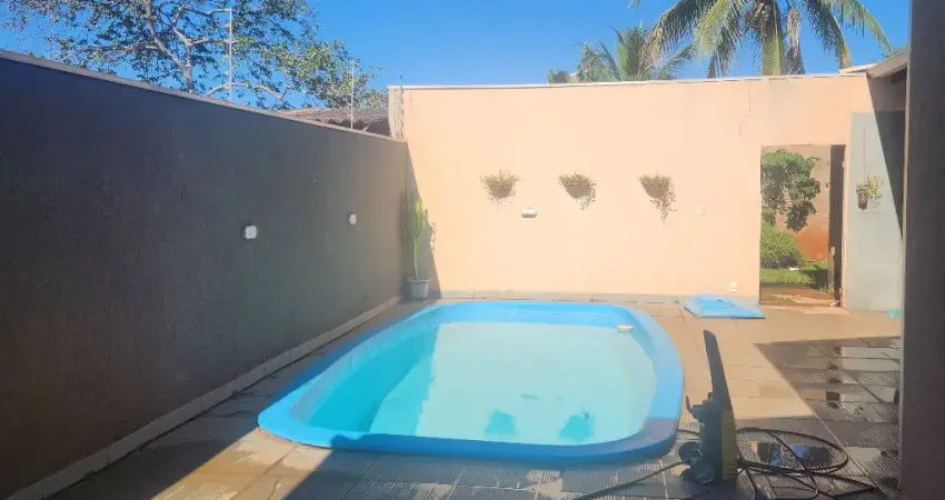 Casa com piscina.  Centro.