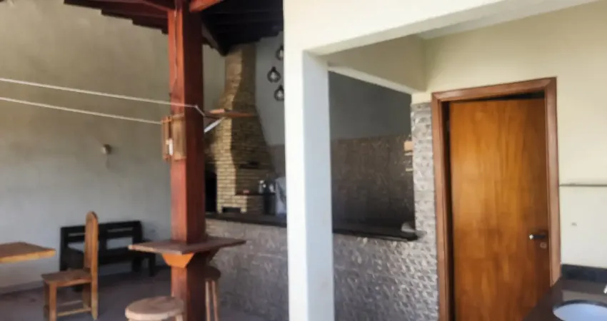 Linda casa. próximo fo centro com piscina.  luz solar. oportunidade.