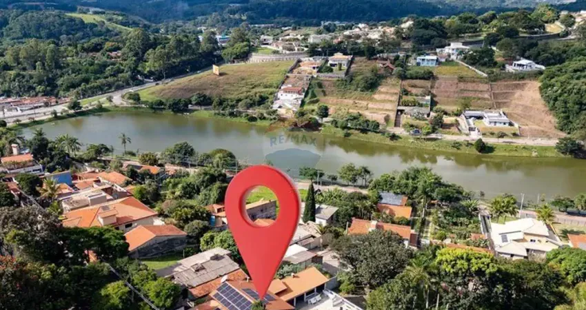 Casa à venda em Jundiaí-SP, no Vale Azul com piscina, churrasqueira, pomar, 3 quartos (1 suíte).