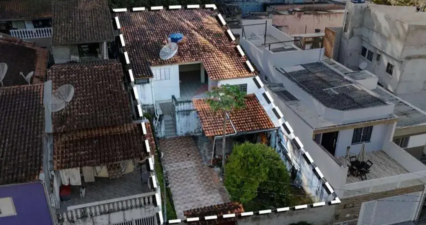 Casa a venda com 2 quartos(dormitórios), sendo 1 suite, rua sem saída, bairro calma, mas próximo ao centro comercial, entre outras facilidades