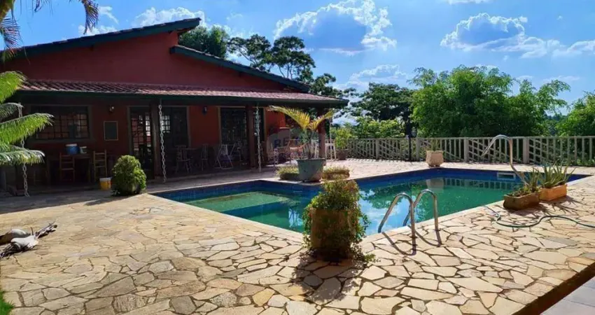 Chácara a venda em excelente localização com 3 dormitórios, sendo 1 suíte, piscina, área de gourmet completa,