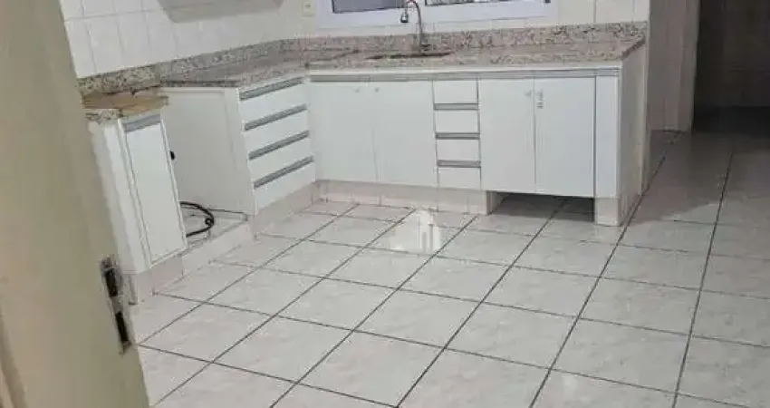 Apartamento com 3 Quartos e 3 banheiros à Venda, 110 m² por R$ 680.000