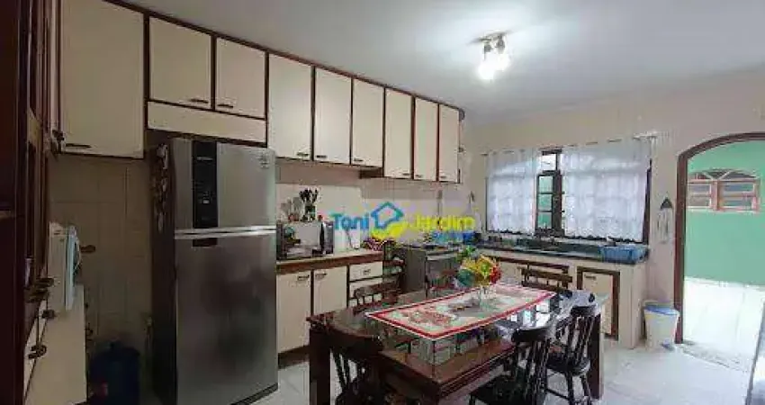 Sobrado com 3 dormitórios à venda, 270 m² por R$ 532.000,00 - Condomínio Maracanã - Santo André/SP