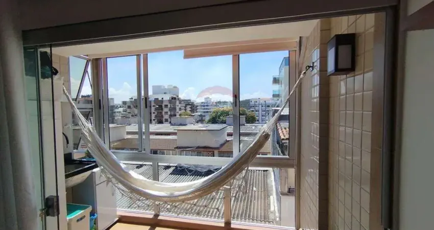 Cobertura à venda na Praia do Forte, Cabo Frio – Reformado, 2 quartos e varanda