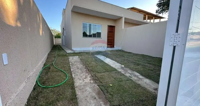 CASA DE 2 QUARTOS UM BANHEIRO E GARAGEM