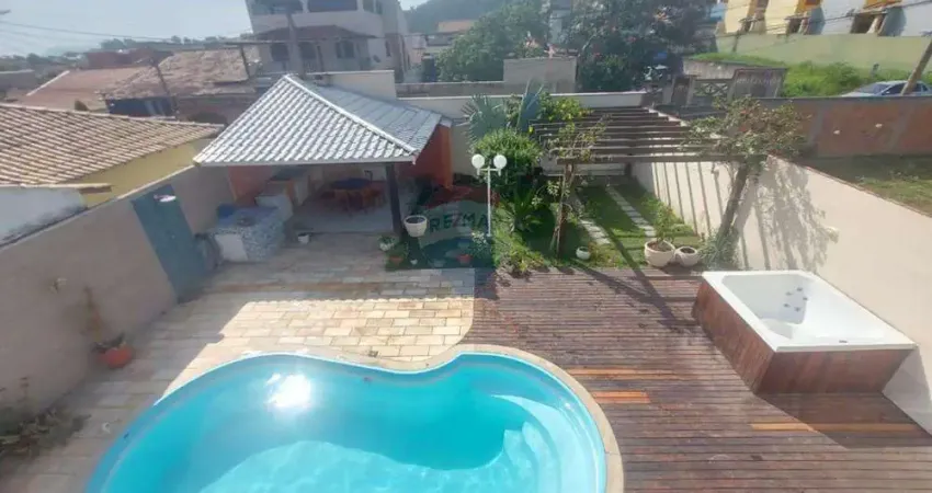 Casa com cinco quartos duas suítes , piscina e área gourmet completa com uma hidromassagem.