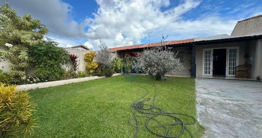 CASA COM TRES QUARTOS UMA SUITE PISCINA CHURRASQUEIRA E VAGA DE GARAGEM