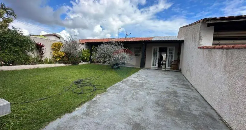 Casa com tres quartos uma suite piscina churrasqueira e vaga de garagem