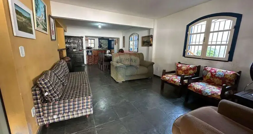 Casa duplex  5 quartos (2 suítes), 2 escritórios (1 com banheiro), piscina,