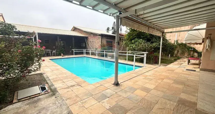 Casa múltiplas possibilidades - 600m2 - 6 quartos(4suites) - hostel, clinica, pousada, escola