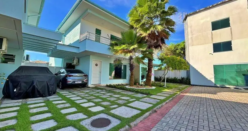 Casa Duplex  com 3 suítes  em condomínio fechado a apenas 100 metros da praia!