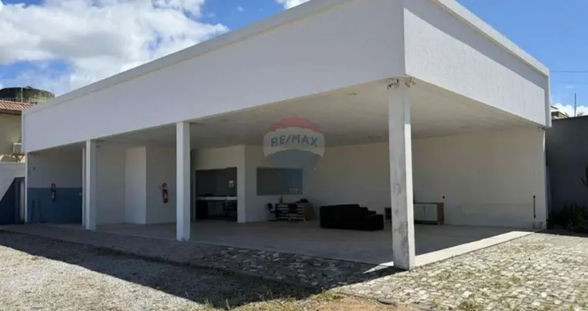 Imóvel Comercial próximo ao centro com Grande Área – Excelente para Negócios