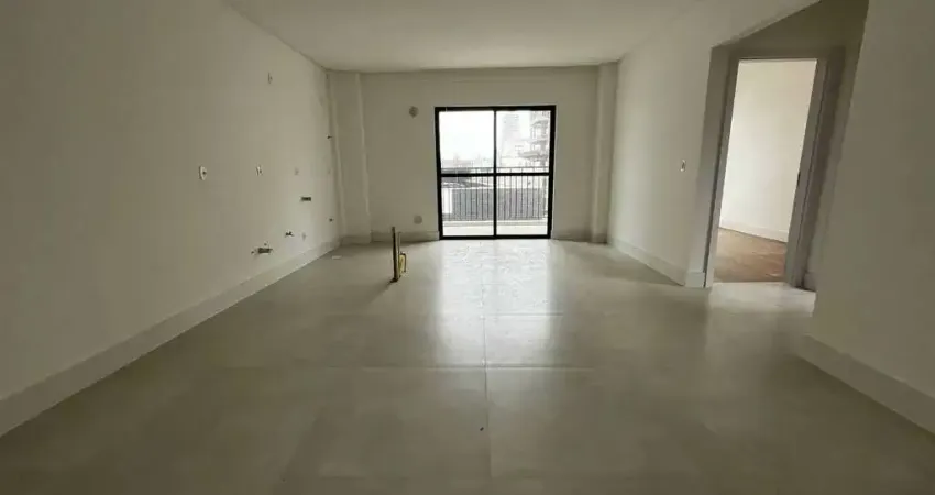 Apartamento com 2 dormitórios sendo 1 suíte e 2 vagas de garagem na Vila Operária em Itajaí