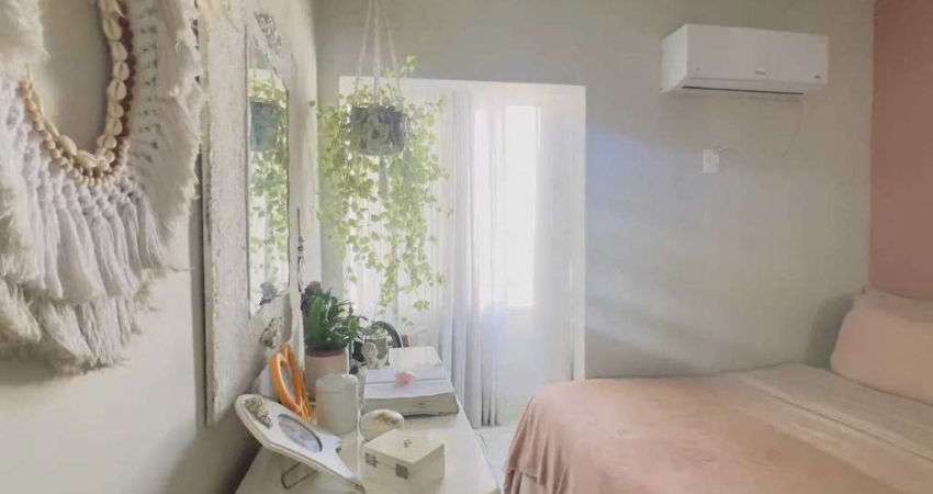Apartamento mobiliado com 2 dormitórios e 1 vaga no Centro de Balneário Camboriú