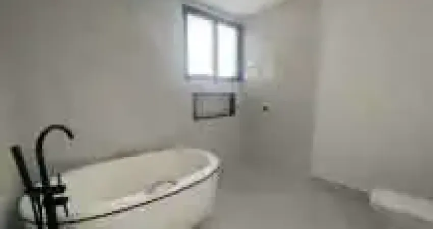 Casa em condomínio com 3 suítes e 4 vagas de garagem em Camboriú