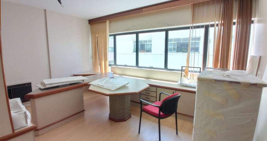 Sala/Conjunto Comercial à Venda, 60,79m2, Dividida Em 3 salas, Com Vaga de Garagem - Centro, Florianópolis/SC
