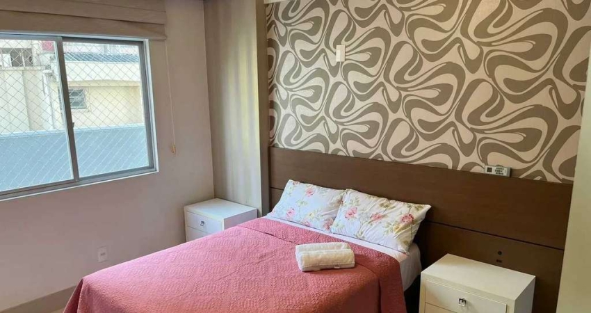 Apartamento com 3 dormitórios sendo 2 suites, semimobiliado no Centro de Balneário Camboriú