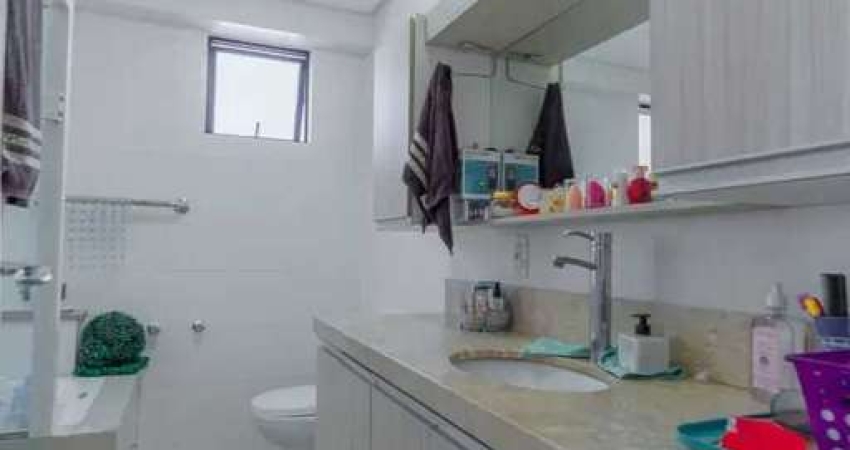 Apartamento com 3 suítes e 2 vagas de garagem no Centro de Balneário Camboriú