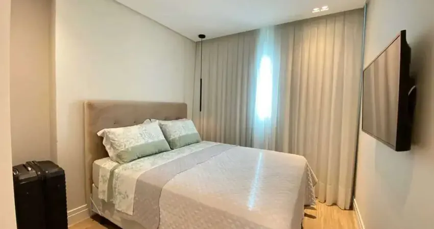Apartamento com 4 dormitórios sendo 2 suítes e 2 vagas de garagem no Centro de Balneário Camboriú