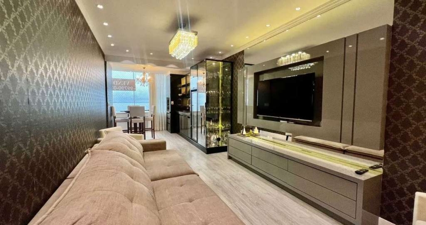 Apartamento frente mar, finamente mobiliado com 3 suítes e 2 vagas no Centro de Balneário Camboriú