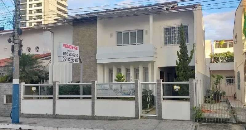 Casa Configurada para Escritório com 2 quartos e sendo 1 suíte e 1 vaga no Centro de Balneário Camb.